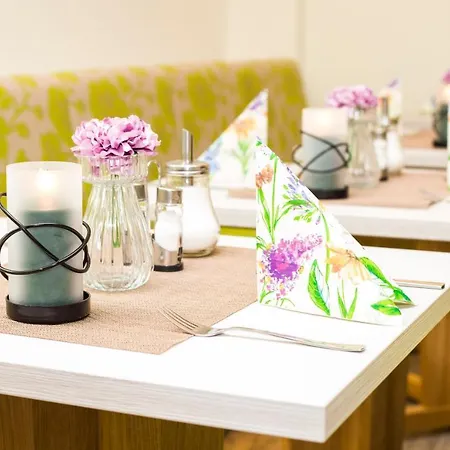 Lindenhaus Scharfe Kurve Otel *