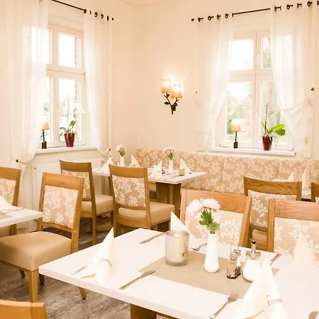 Lindenhaus Scharfe Kurve * Rosenow (Mecklenburg-Vorpommern)