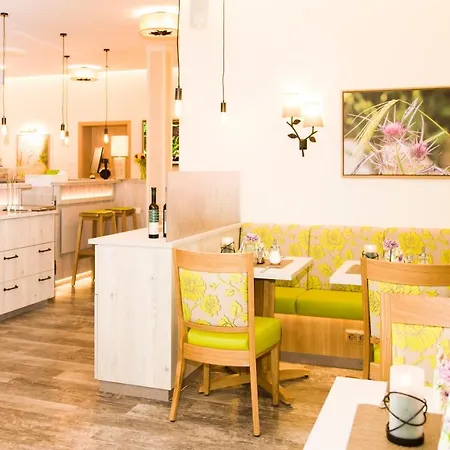 Otel Lindenhaus Scharfe Kurve *