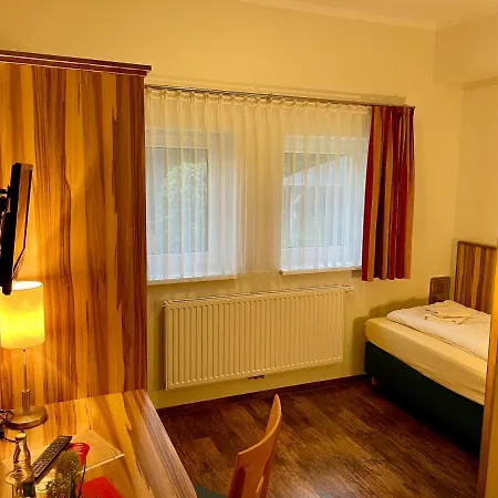 Lindenhaus Scharfe Kurve * Rosenow (Mecklenburg-Vorpommern)