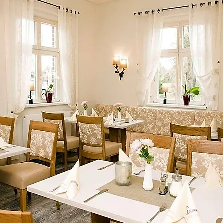 Lindenhaus Scharfe Kurve * Rosenow (Mecklenburg-Vorpommern)