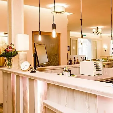 Lindenhaus Scharfe Kurve Hotel