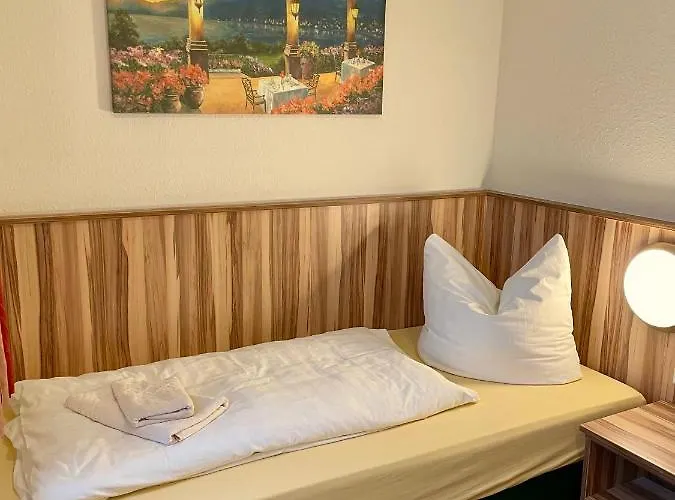 Lindenhaus Scharfe Kurve ホテル Rosenow