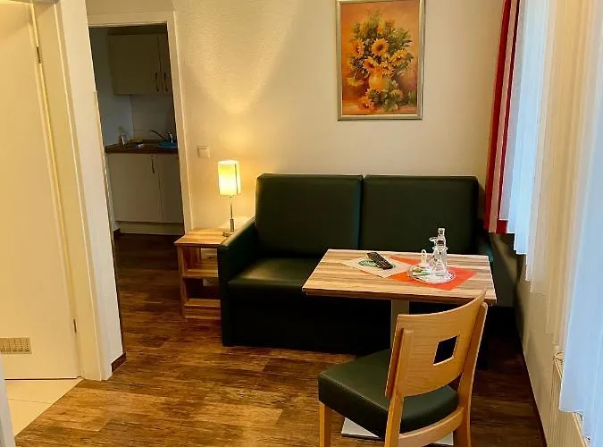 Lindenhaus Scharfe Kurve ホテル *