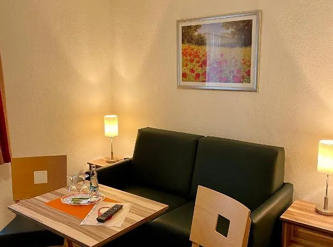 Lindenhaus Scharfe Kurve ホテル *